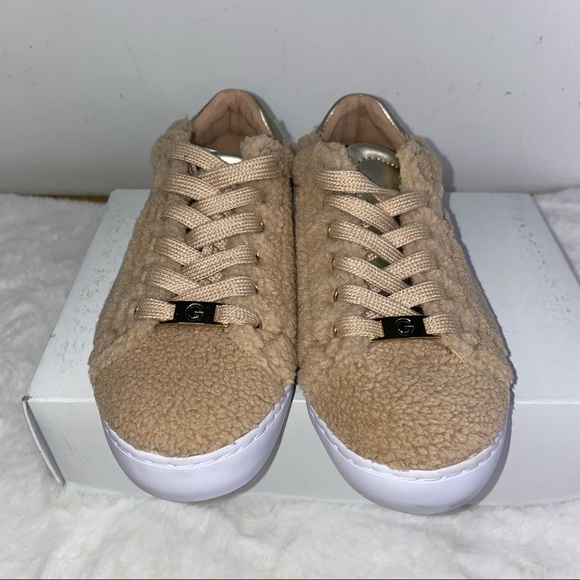 NEW G by Guess Women’s Brown Faux Fur Sneakers 6 M - Picture 3 of 7